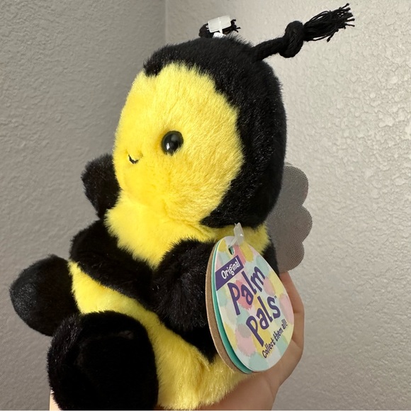5” Queeny Bee 🐝 Palm Pals NWT - Picture 2 of 5